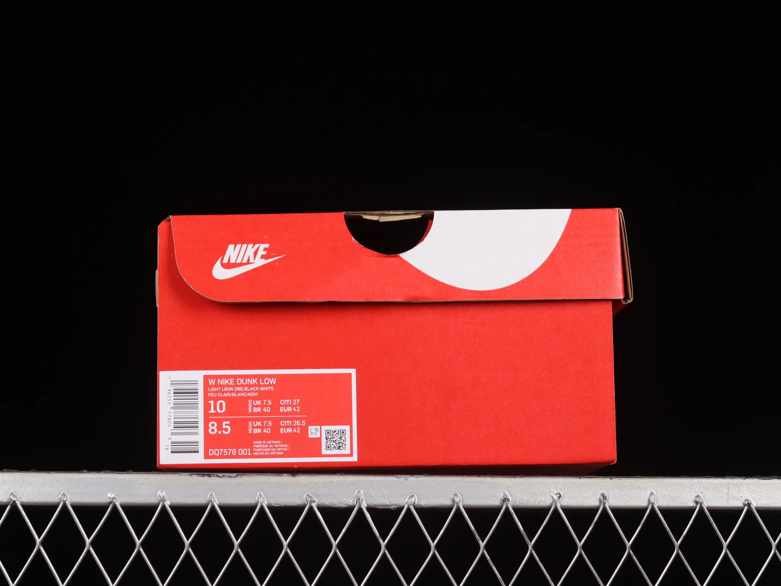 All Categories Nk SB Dunk Series Nk SB Dunk Low Low-top sneakers C version Nk Dunk Low "Light Iron Ore" Patent leather gray SB low-top sports and leisure sneakers DQ7576-001